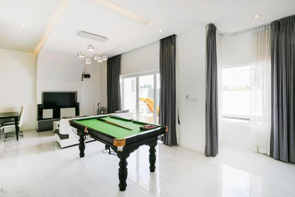 Capital O 1009 Leleaf Valley Pool Hotel 3*