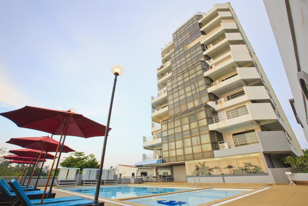 Resort Blue Wave