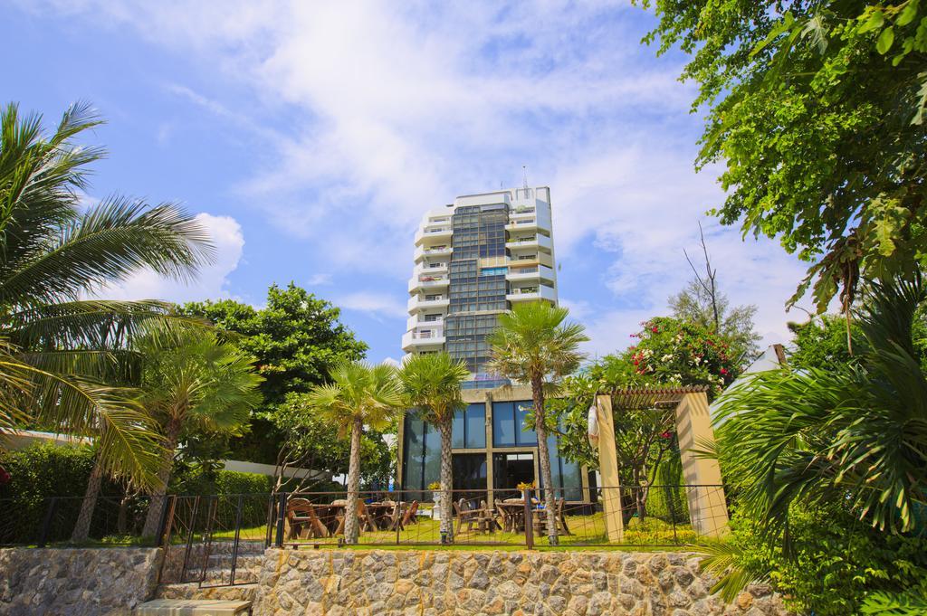 Resort Blue Wave