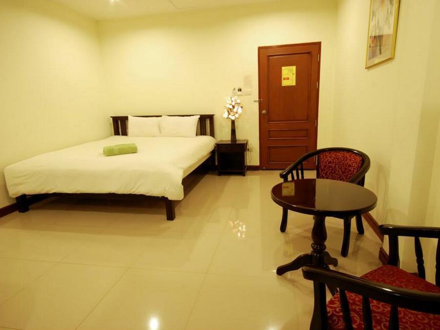Oyo 321 Country Place Hua Hin Hotel