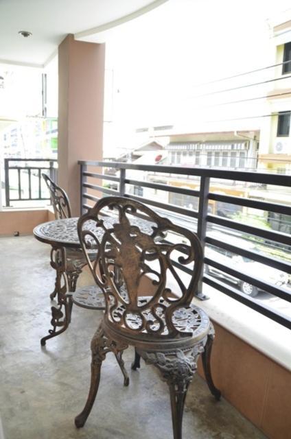Baan Chalelarn Khách sạn 3*
