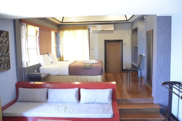 Khách sạn Baan Chalelarn