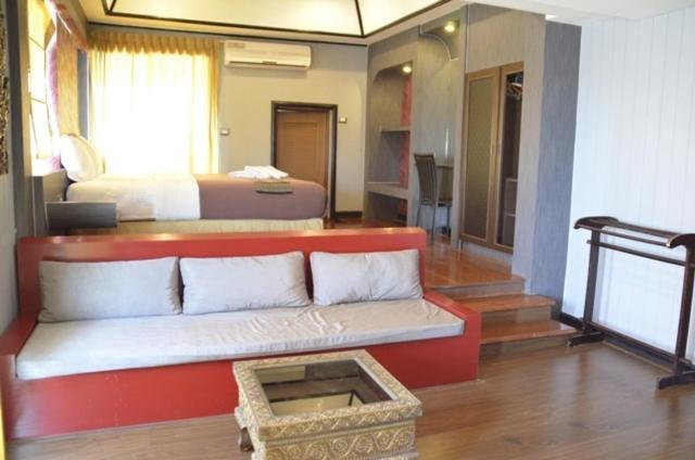 Khách sạn Baan Chalelarn Hua Hin