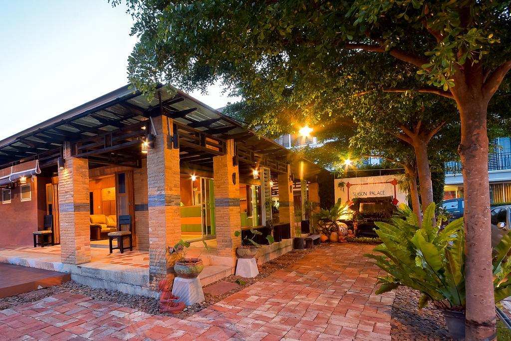 Hotel Season Palace