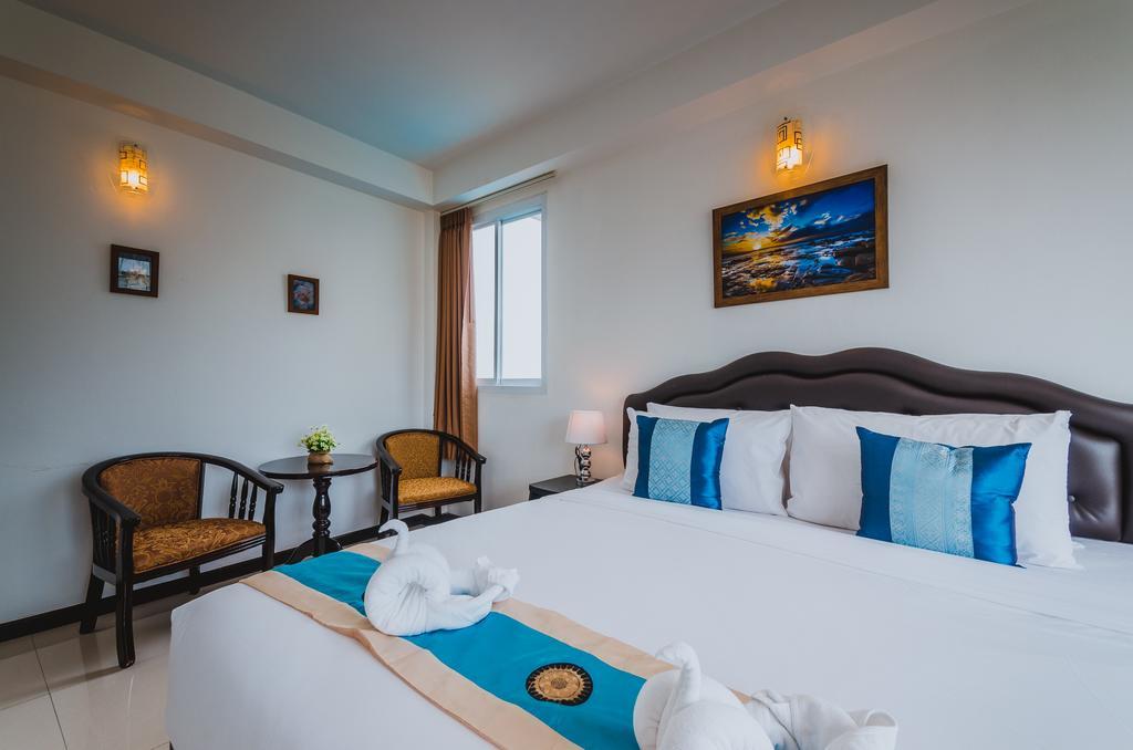 Th Hotel 3*