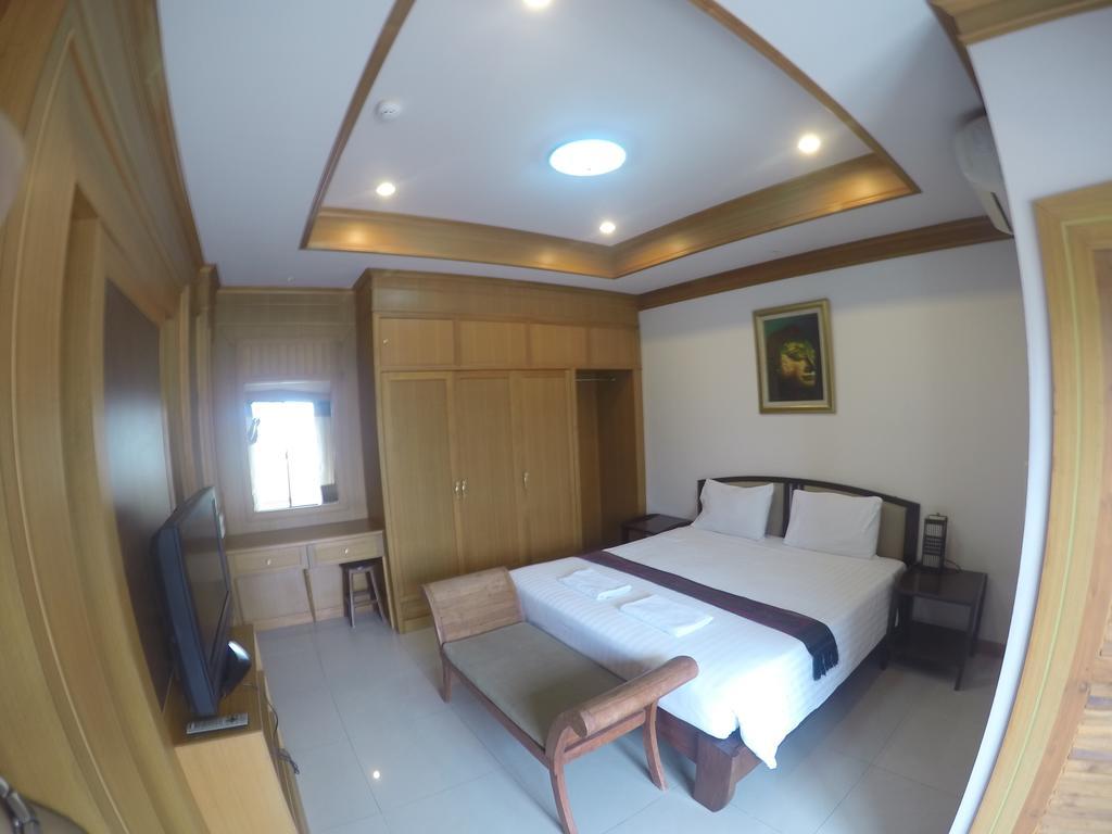 Narawan Hotel, Hotel HHQ