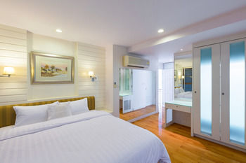 Hotel Baan Lonsai Beachfront Condominium 3*