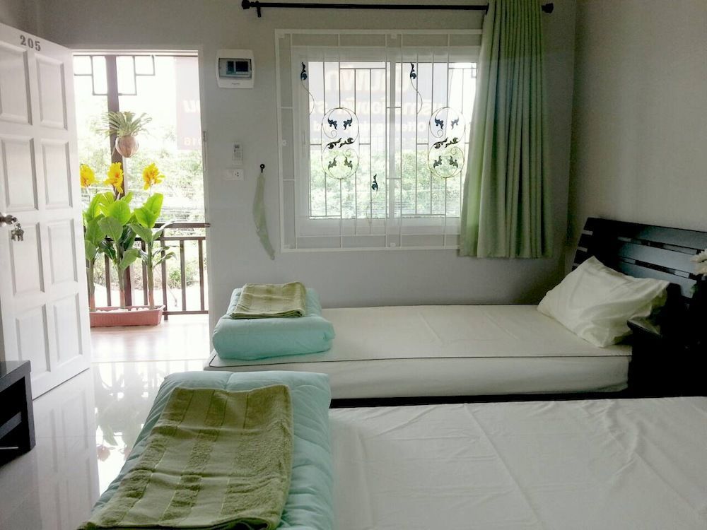 Baan Chonticha Hotel 2*