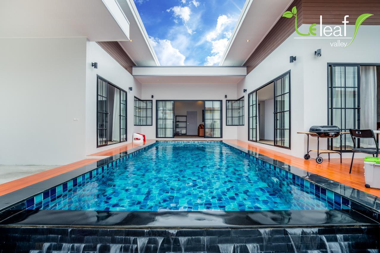J Pool Rumah percutian
