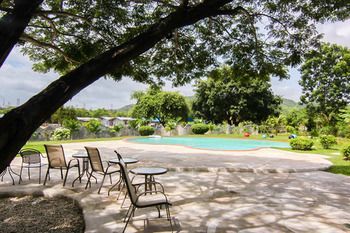 Hotel Naidee Sculptured Huts Hua Hin