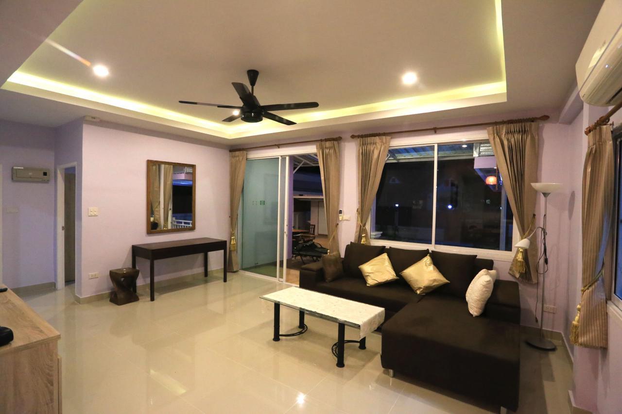 Tropical Hill Pool Holiday home