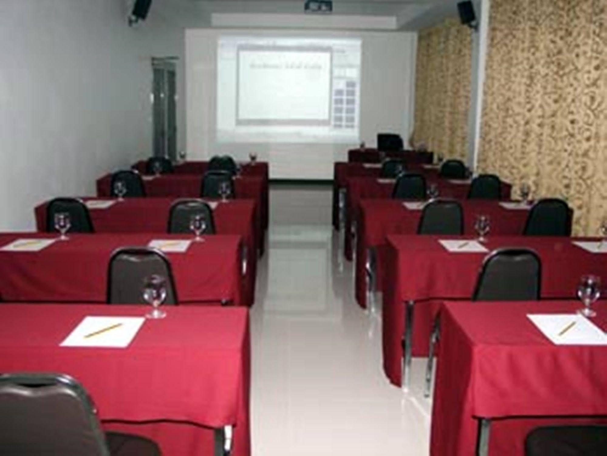 Khách sạn G House 3*
