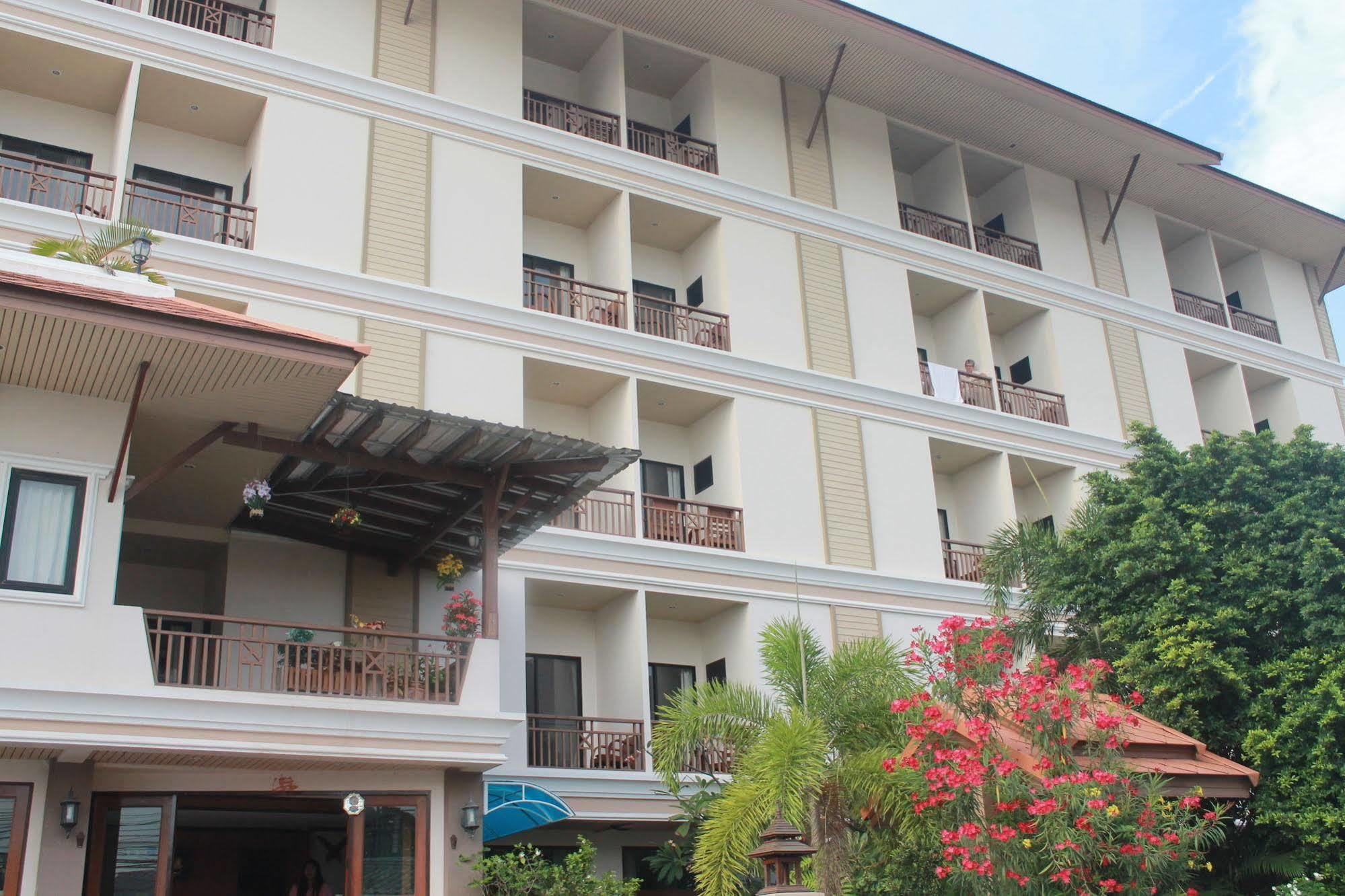Narawan Hotel, Hotel HHQ