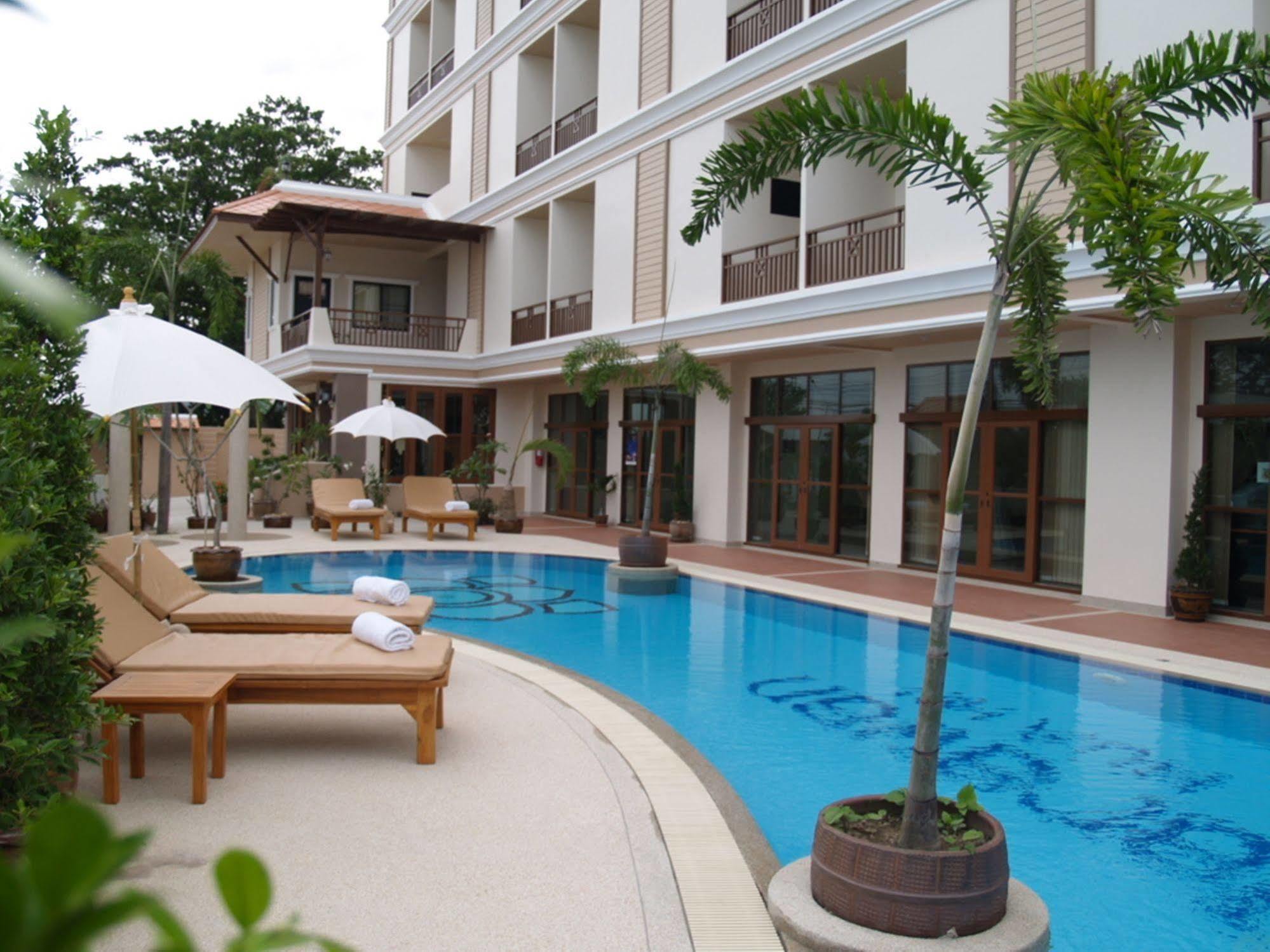 Narawan Hotel, Hotel