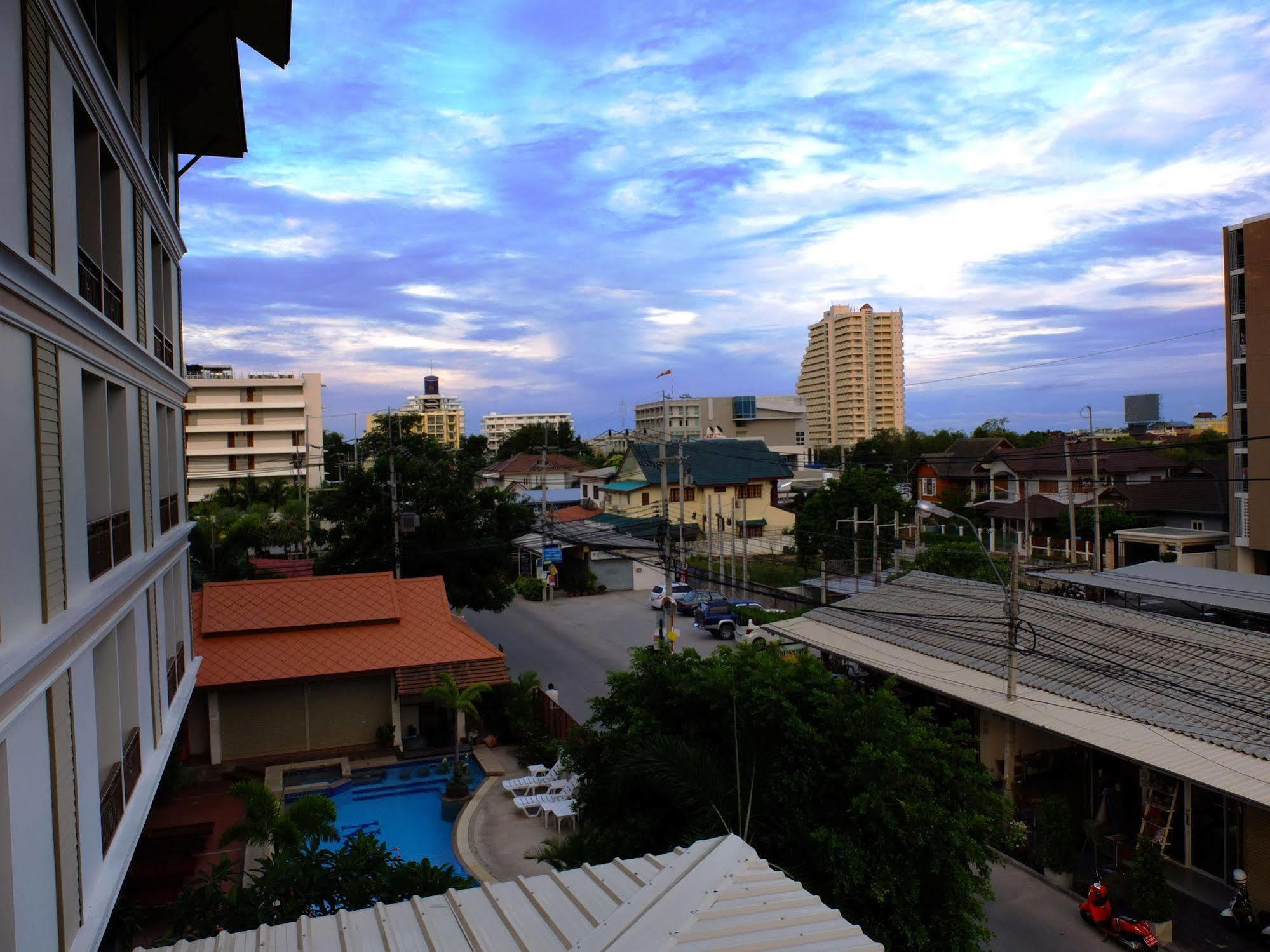 Narawan Hotel, 3* HHQ