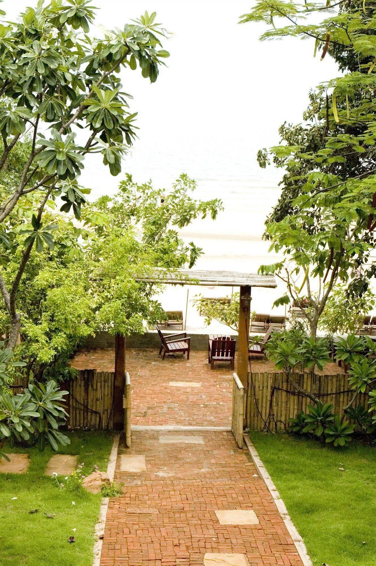Veranda Hotel HHQ