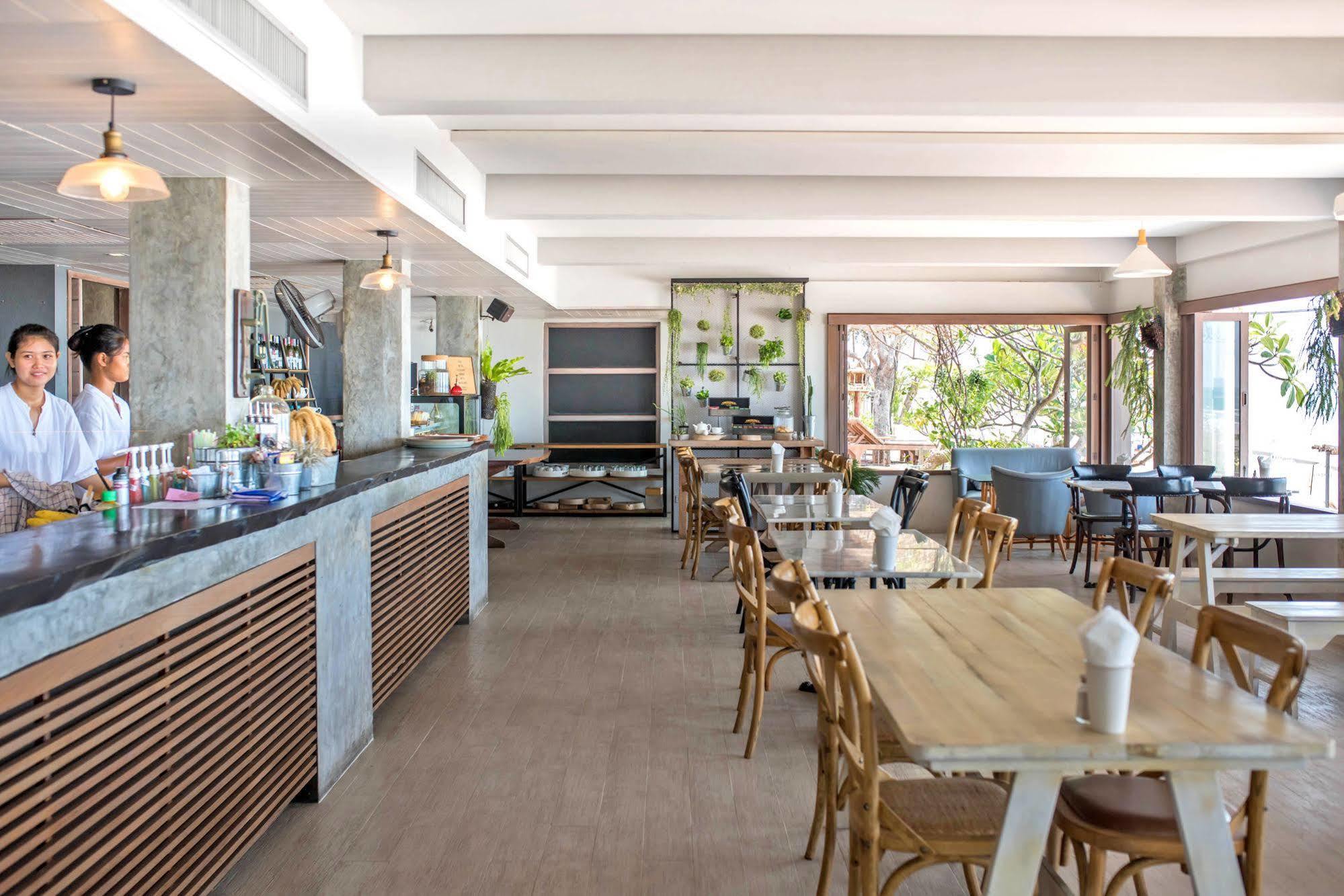 Veranda Hotel HHQ