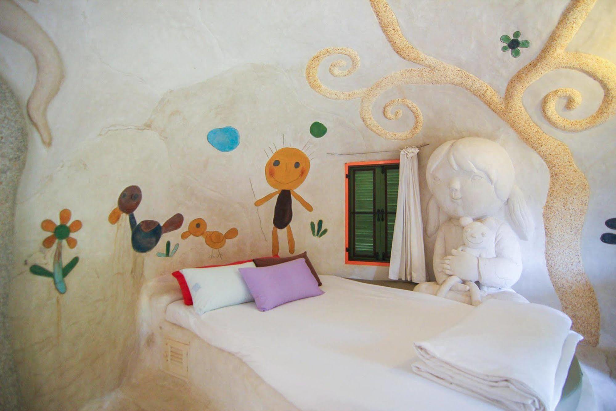Naidee Sculptured Huts Hotel 2*