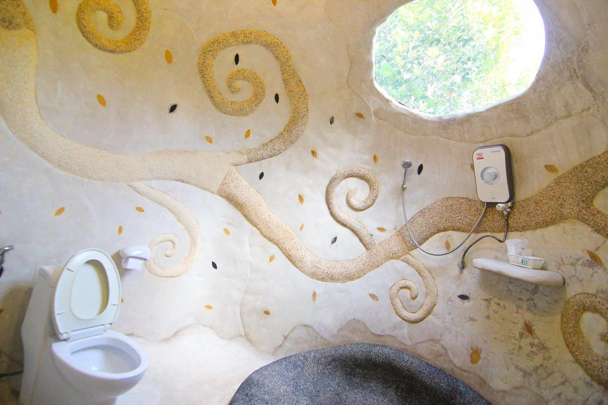 Hotel Naidee Sculptured Huts 2*