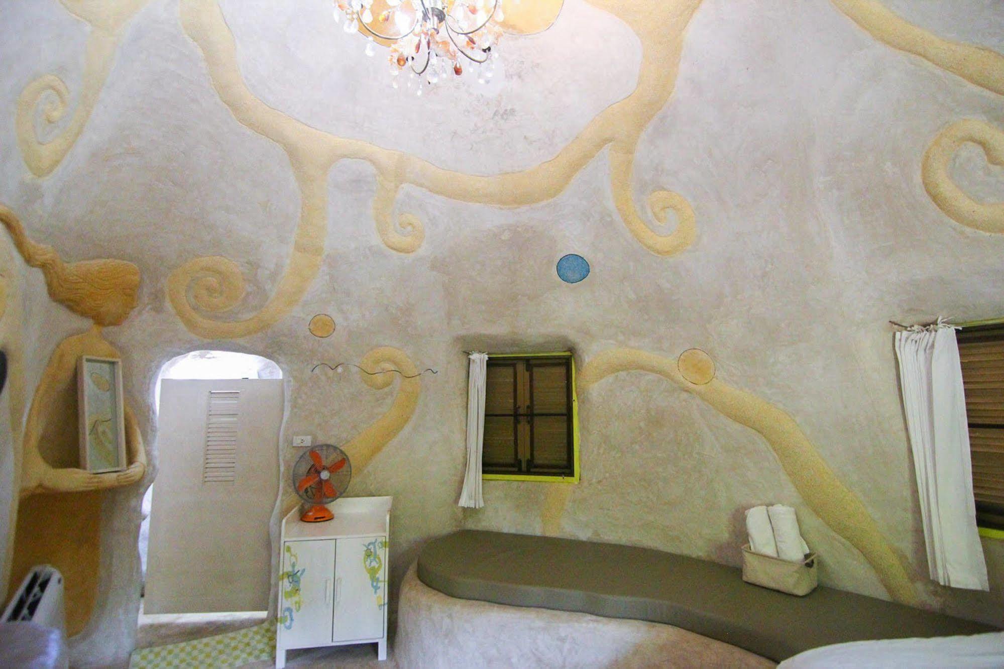 Hotel Naidee Sculptured Huts