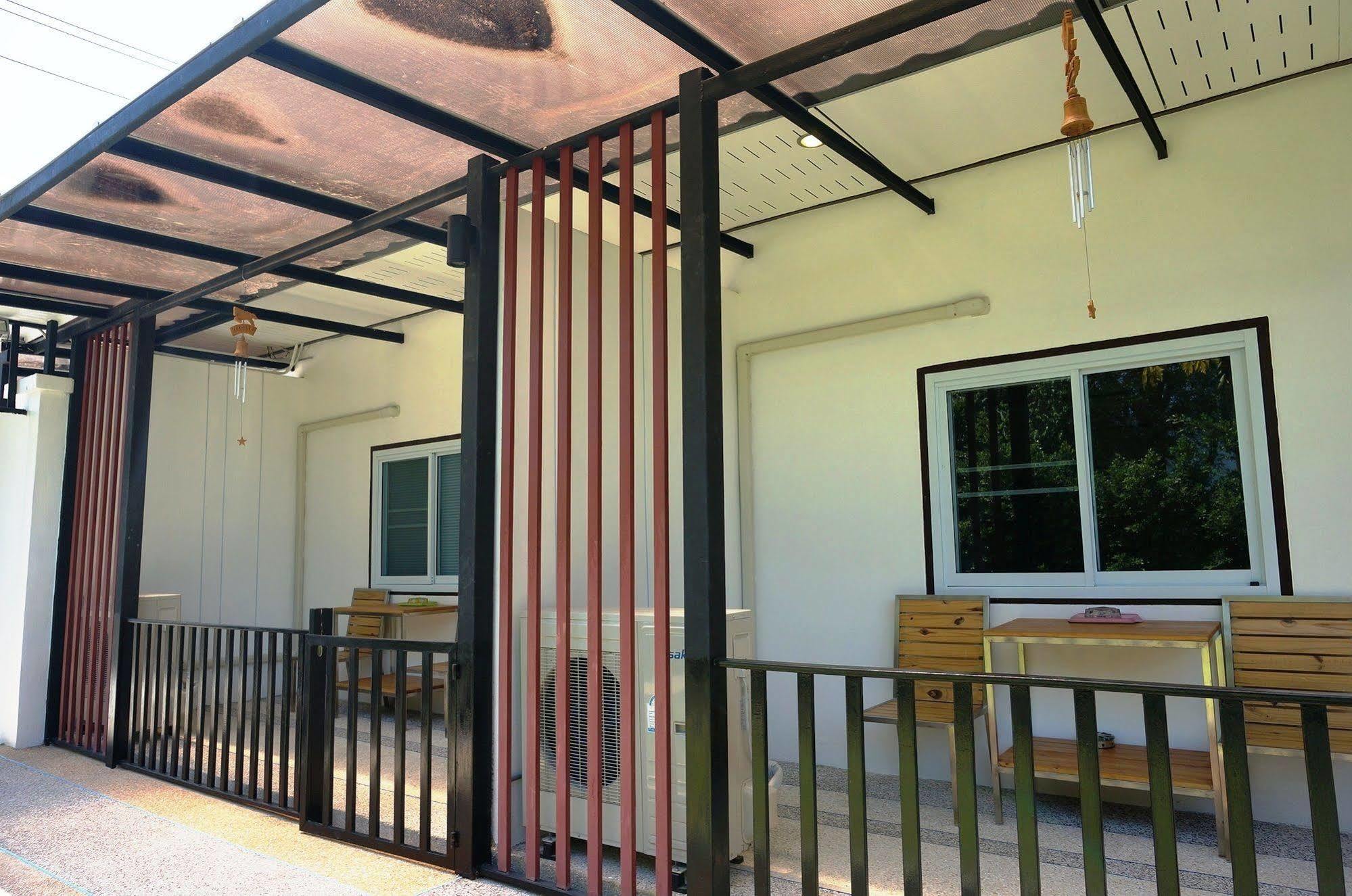 N.p. House Herberg 2*