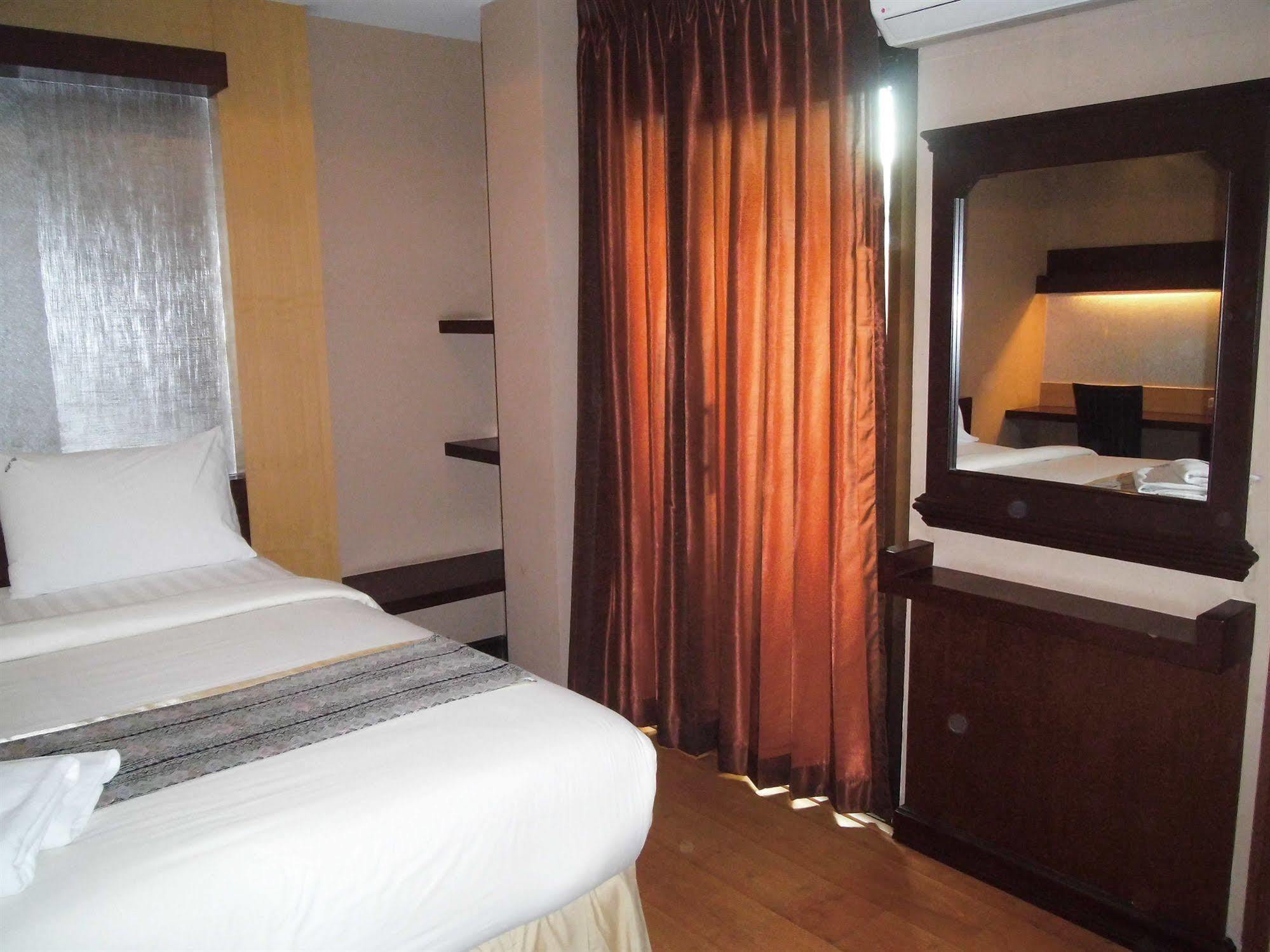 Khách sạn Baan Chalelarn 3*