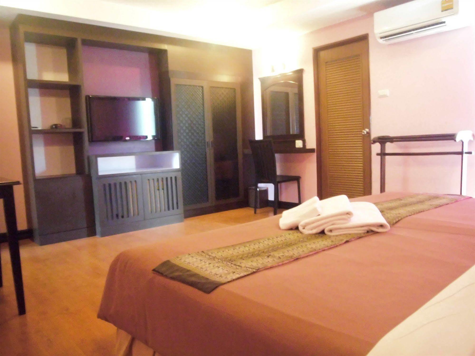 Baan Chalelarn Khách sạn
