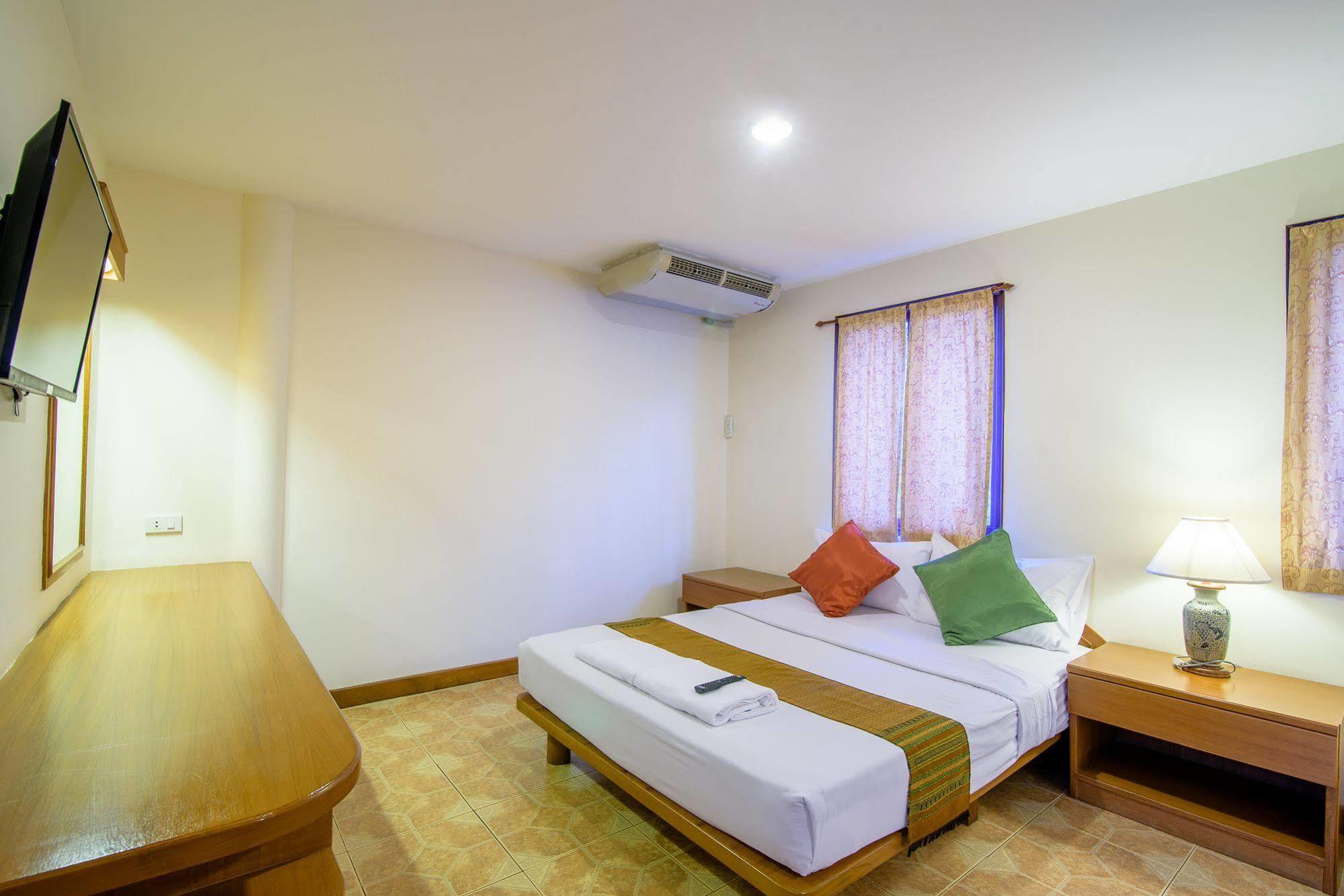 Baan Khachathong Hotel 2*