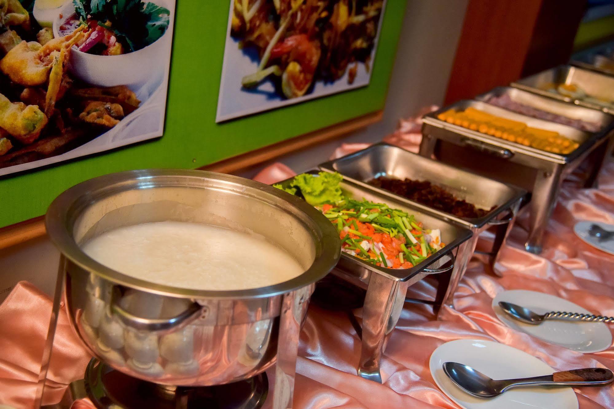 Season Palace Hotel 3*