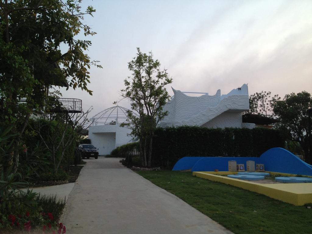 Gorilla Hills Hotel