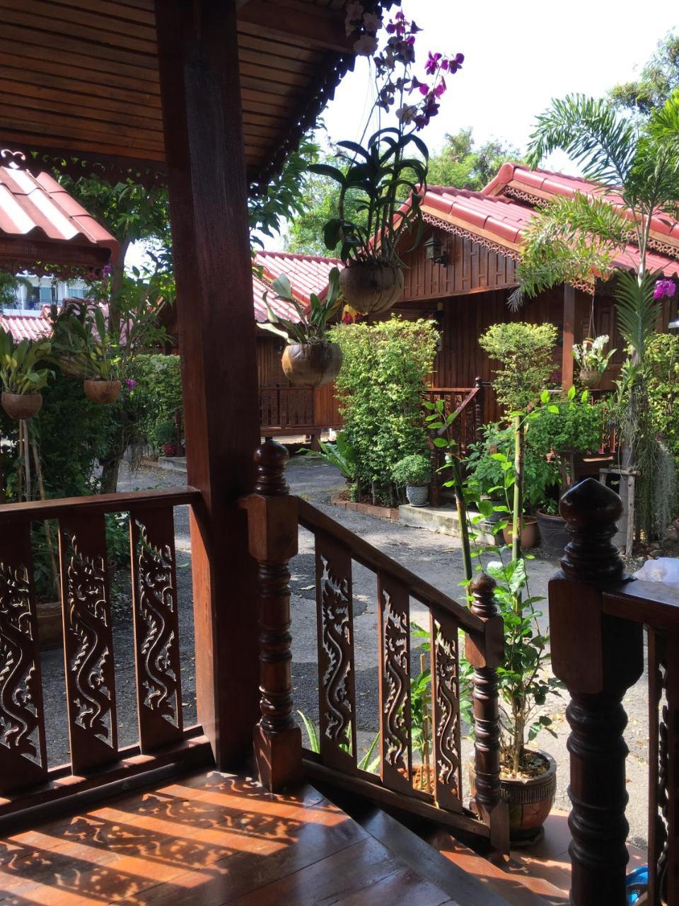 Lap Lae Resort 2*