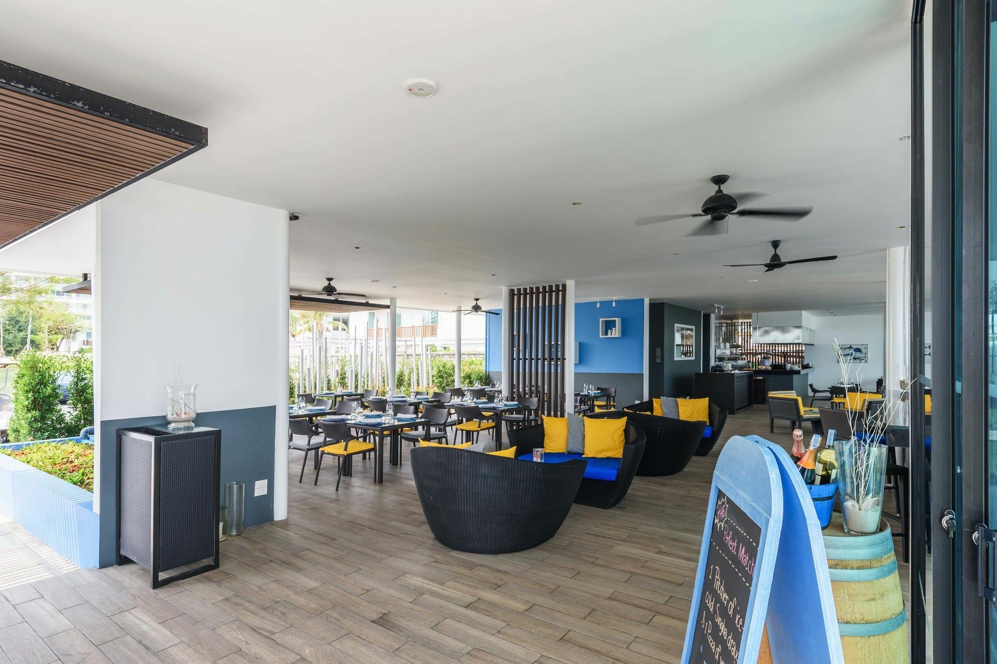 Lux Contemporary By Favstay Hotel