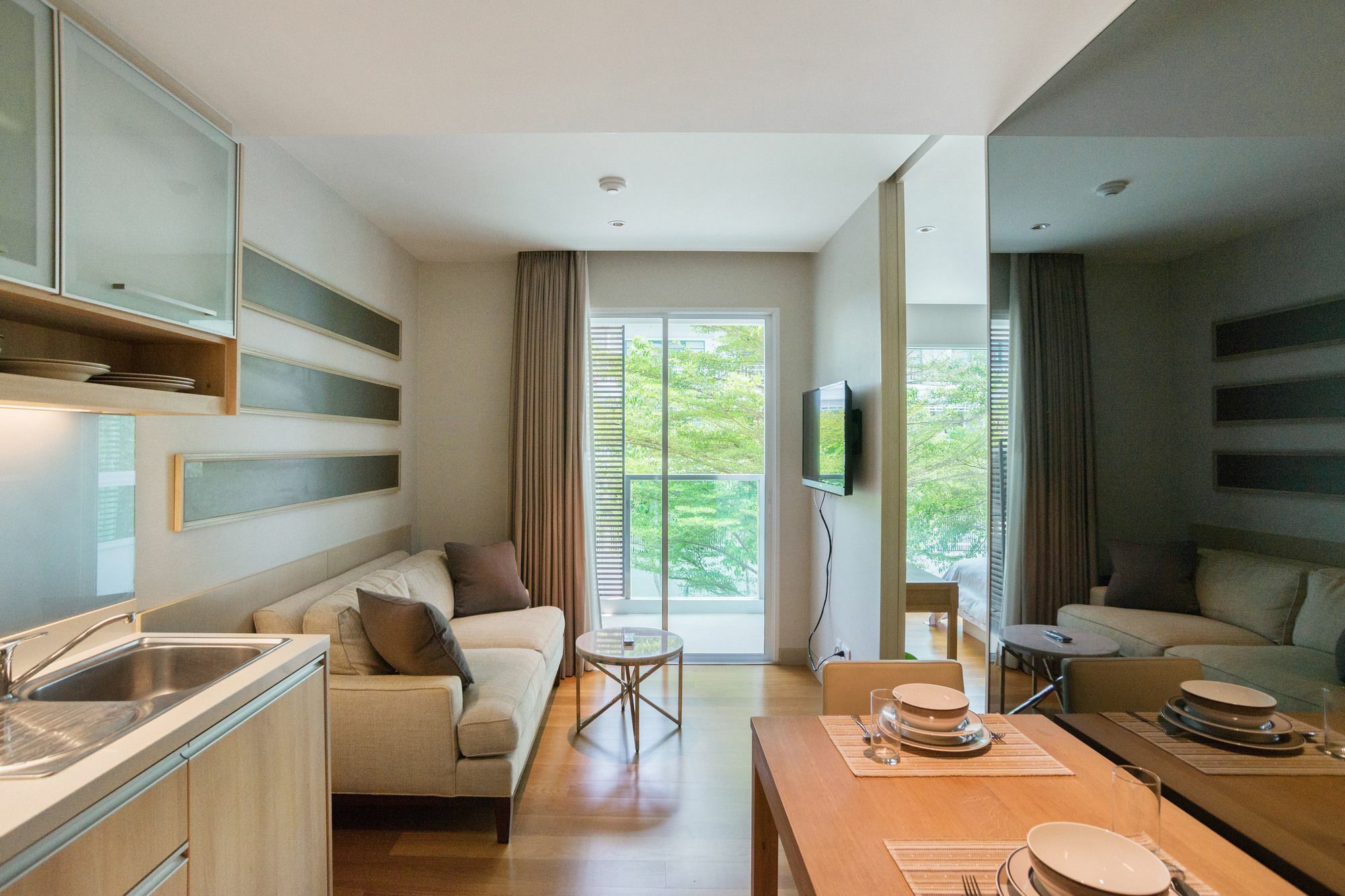 Lux Contemporary By Favstay Hotel 3*