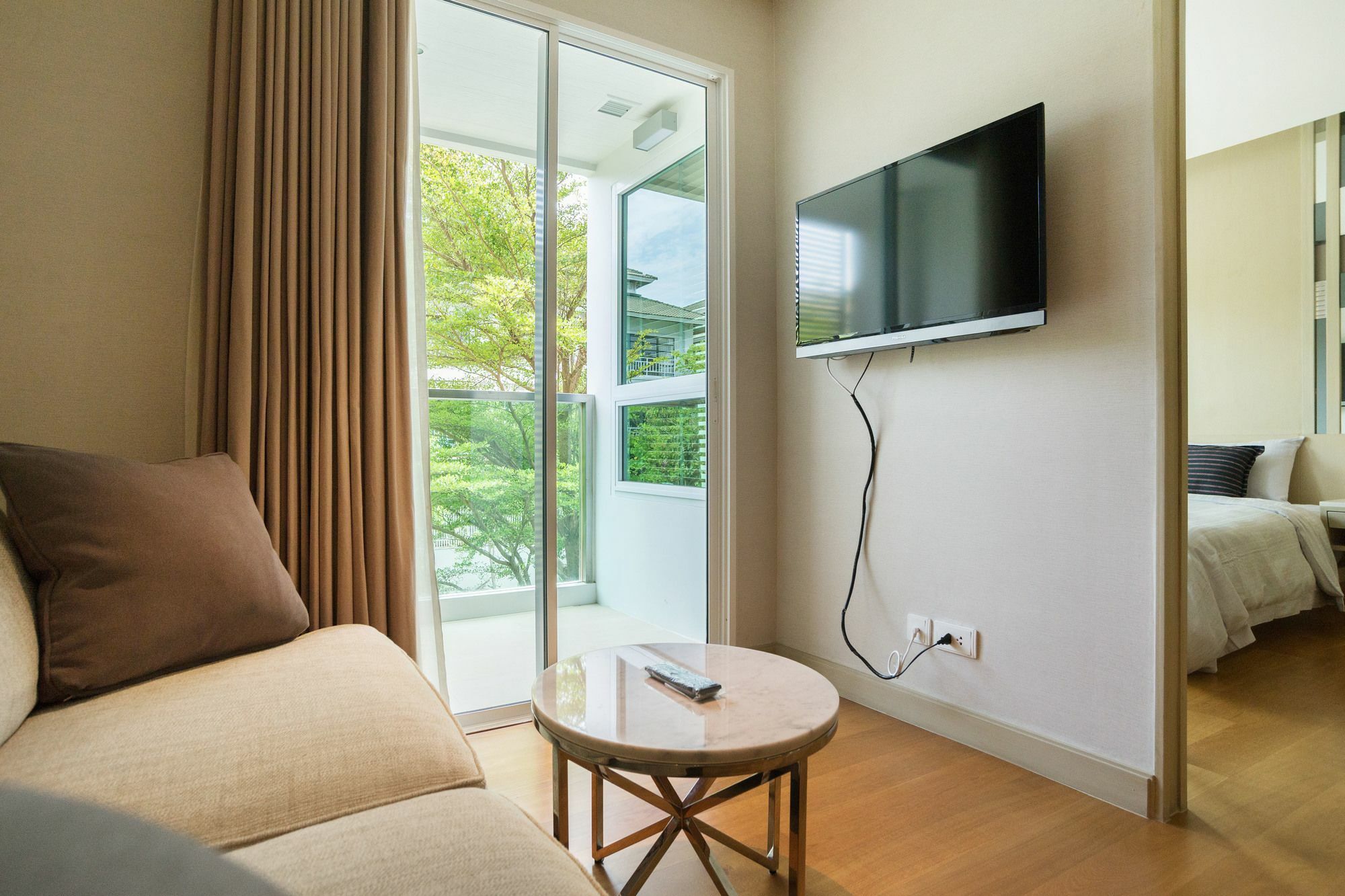Lux Contemporary By Favstay Hotel
