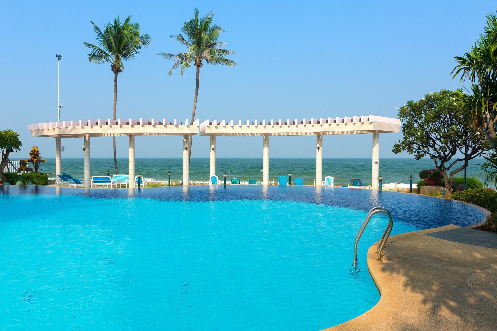 Hotel Baan Sansaran Beachfront