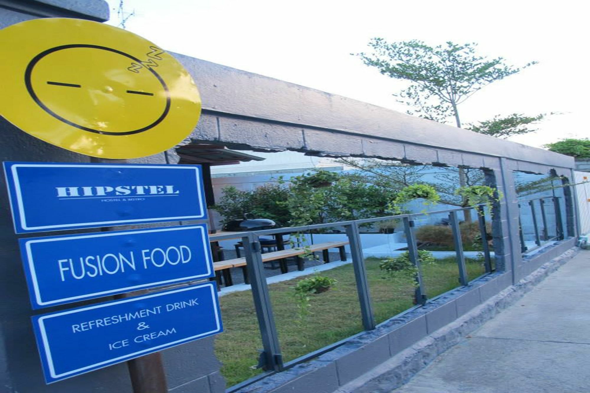 Hipstel & Bistro At 82