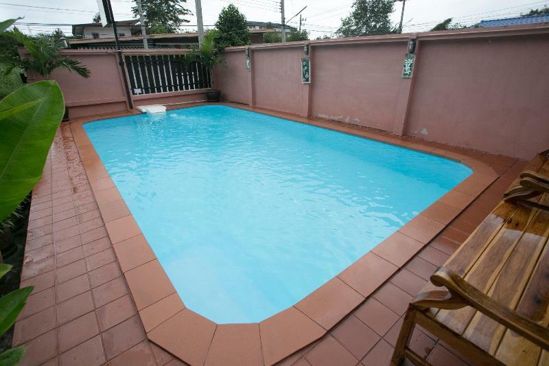 Lap Lae Resort