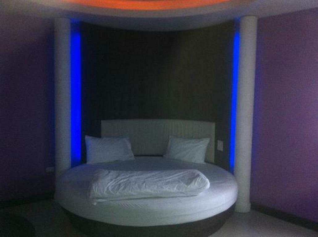 Ozone Pranburi Inn