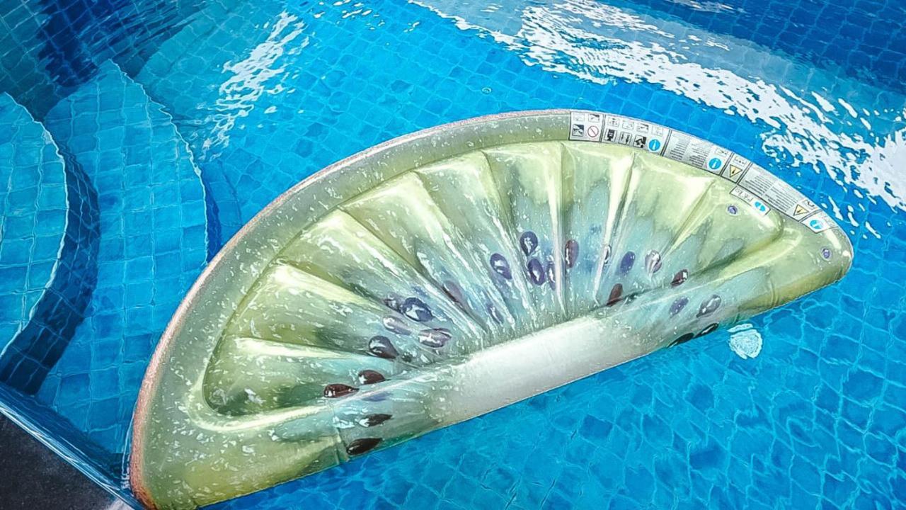 U Pool * HHQ
