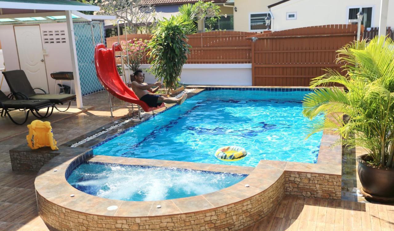 Tropical Hill Pool Holiday home *
