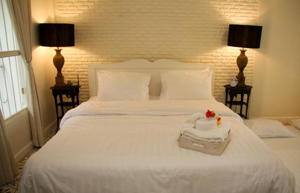 The Hen 3* Hua Hin