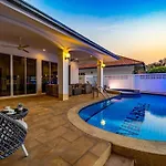 Private 4 Bedroom Pool Villa Ng411