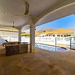 Private 4 Bedroom Pool Villa Ng411