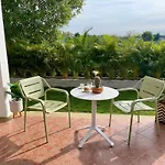 Charming Asian Style House Close To Black Mountain Golf Club