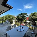 Charming Asian Style House Close To Black Mountain Golf Club