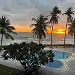 2 Bedder Beach Front Condo In Prime Location