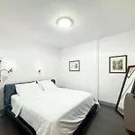 Tropical 2 Bedroom Pool House In Central Location