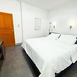 Tropical 2 Bedroom Pool House In Central Location