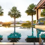 Dasiri Lakefront Villa