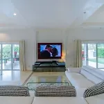 The Lee Pool Villa